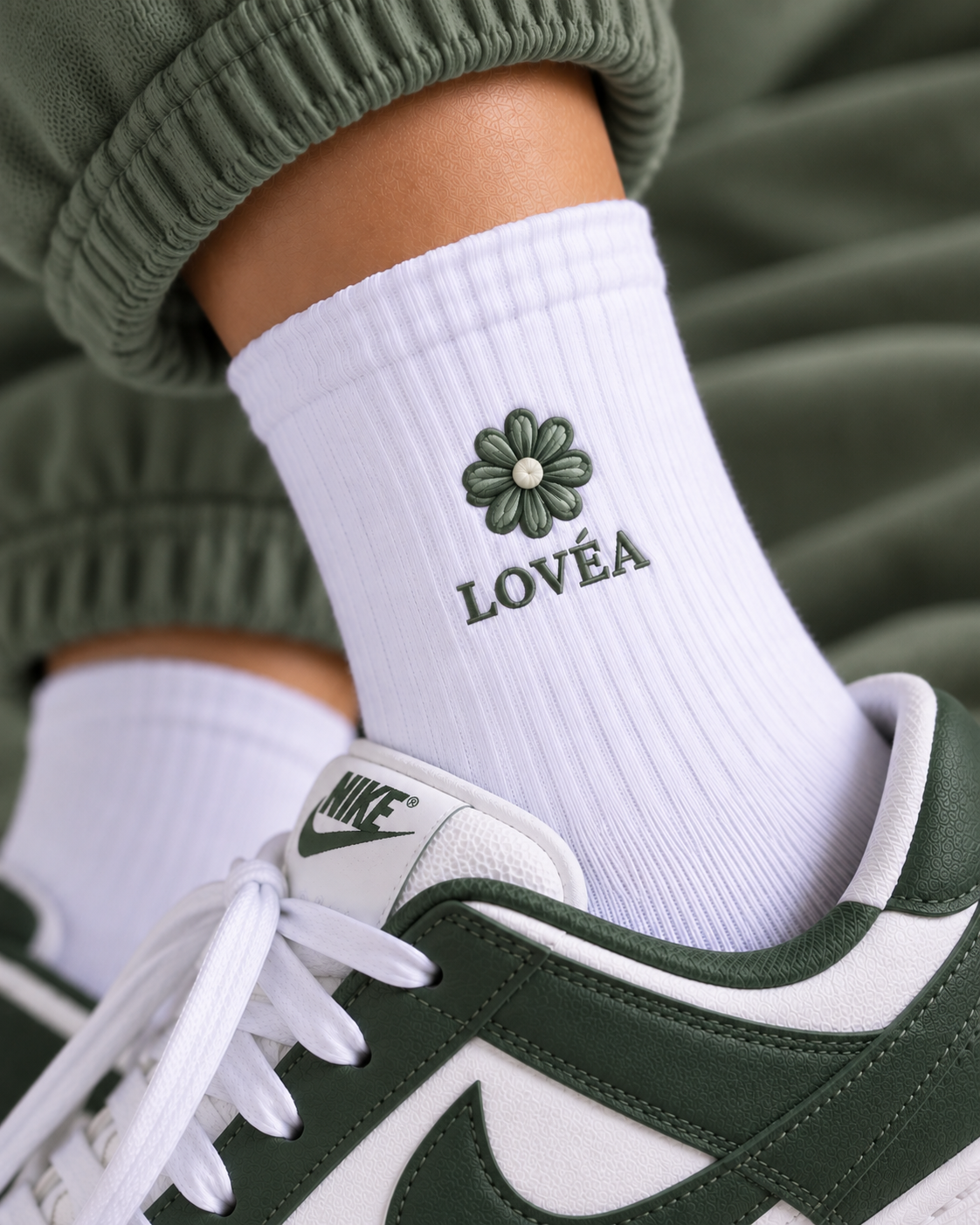 LOVÉA Icon Flower sokk i dyp grønn