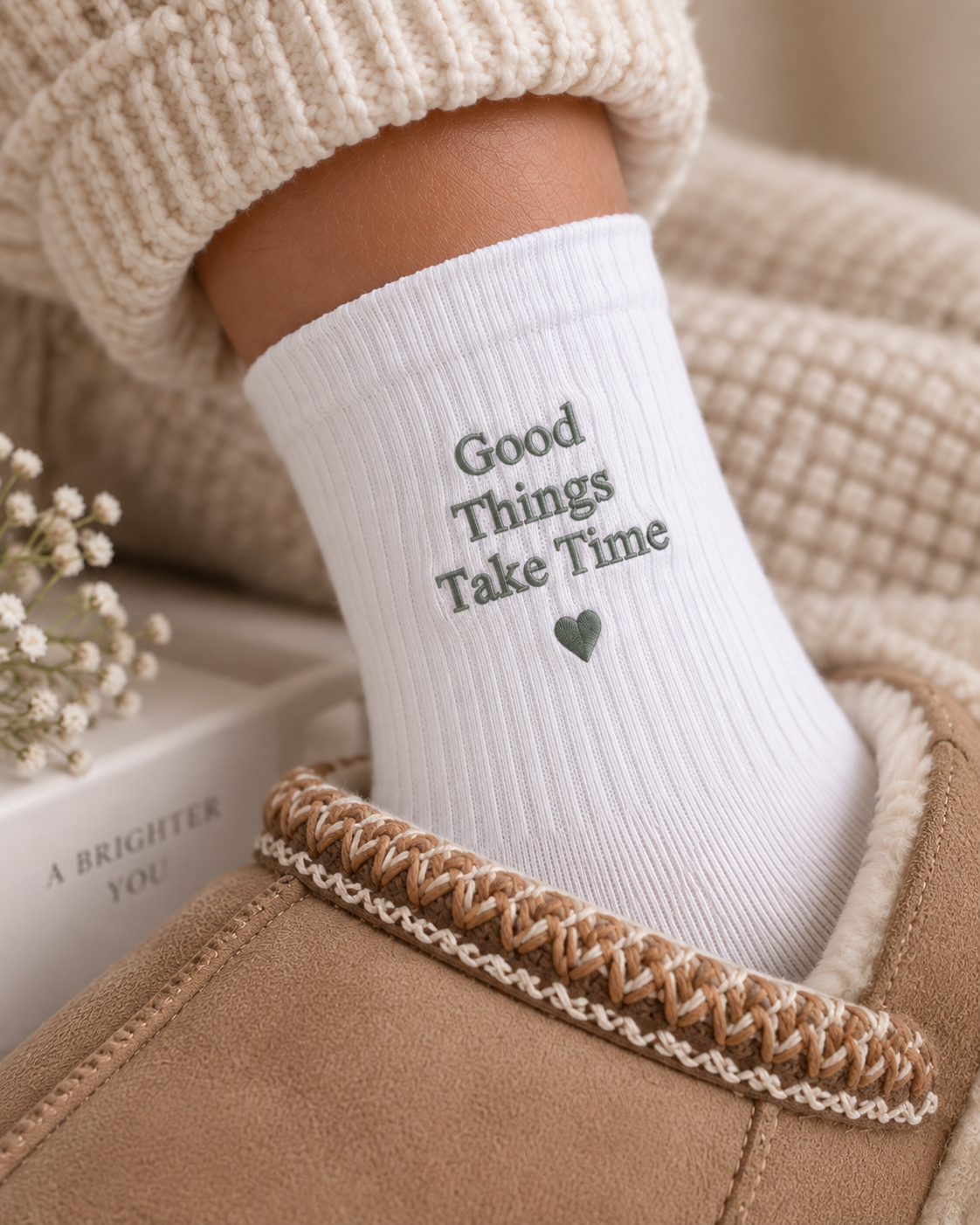 LOVÉA Statement sokk med Good Things Take Time tekst